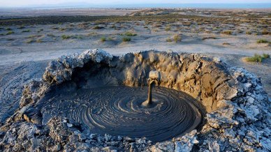 Questi vulcani, dalla lava di fango, sono unici al mondo