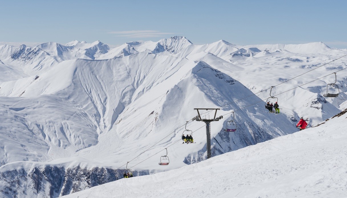 Gudauri, in Georgia, impianto di risalita sulla neve