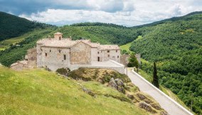 Alla scoperta di Elcito, il borgo delle Marche rimasto fermo nel tempo