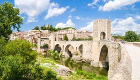 Besalù, un borgo antico nella Catalogna scolpito nella roccia