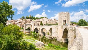 Besalù, un borgo antico nella Catalogna scolpito nella roccia
