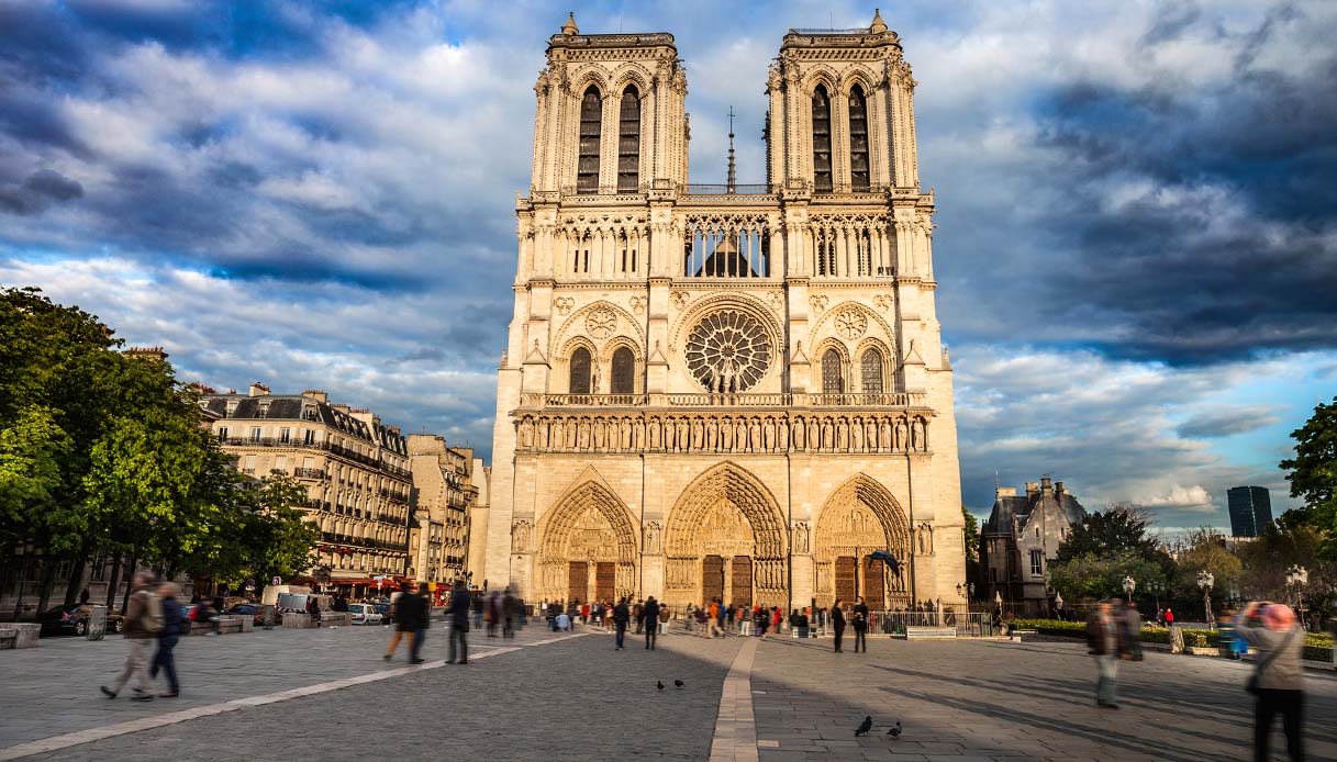 Dopo l'incendio, Notre Dame de Paris torna a vivere