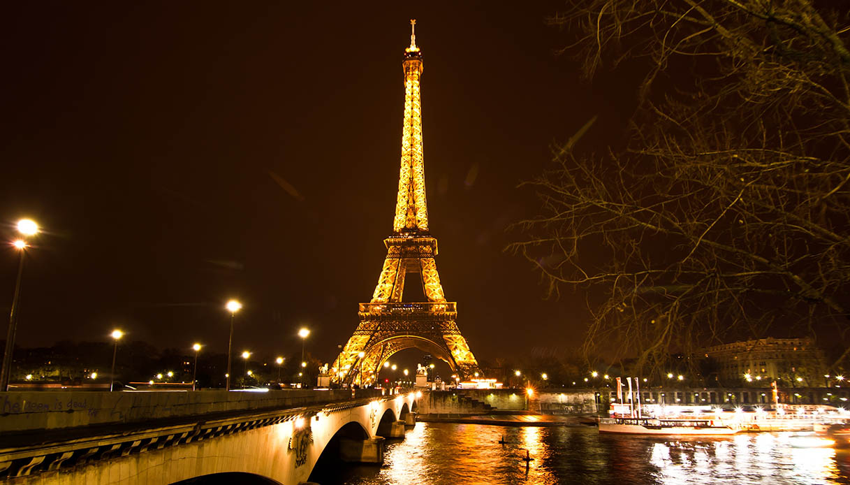 La Torre Eiffel Illuminata Siviaggia