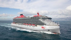 Com’è fatta la Scarlet Lady, la prima nave da crociera di Virgin Voyages