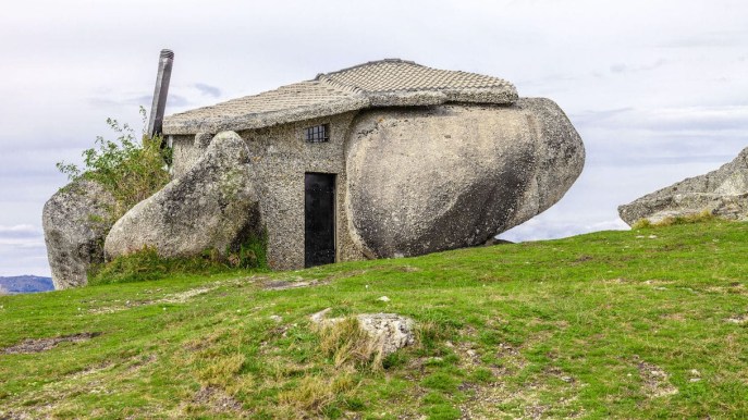 I segreti della Casa do Penedo, la pittoresca dimora di pietra in Portogallo