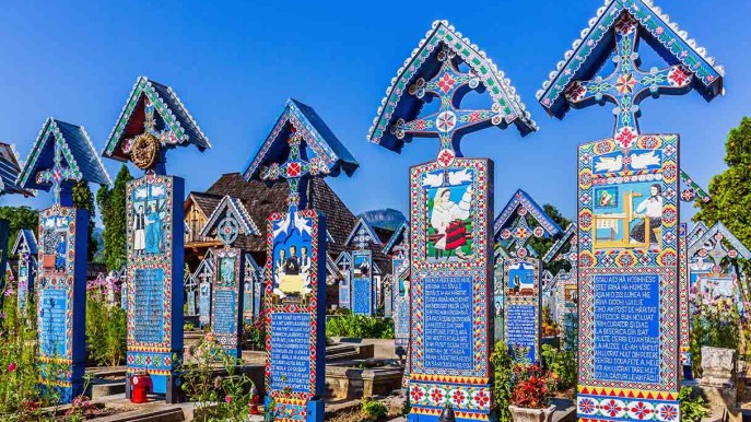 Romania: il “cimitero allegro onora” i defunti con frasi e poemi comici