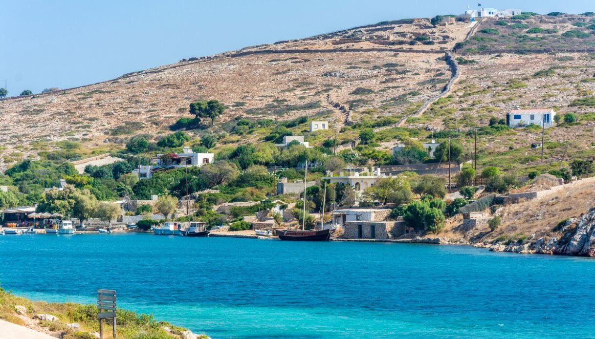 Questa isola quasi disabitata è l’ultimo paradiso della Grecia