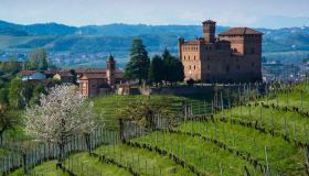 Grinzane Cavour, lo storico borgo del Piemonte con l’iconico castello