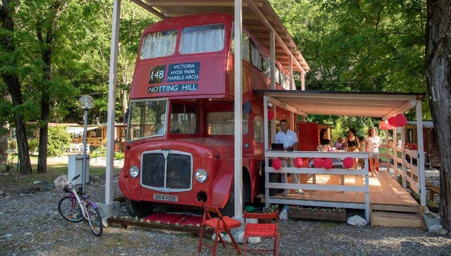 Un Vecchio Autobus Di Londra E Ora Diventato Una Casa Per Le Vacanze Siviaggia