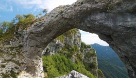 Scoprire il panorama attraverso un foro nella roccia, ecco Monte Forato