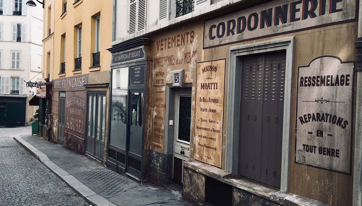 Il quartiere di Parigi riportato al 1942 da un set cinematografico resterà così