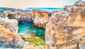 Le piscine naturali più suggestive d’Italia, luoghi eccezionali immersi nella natura