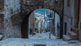 Guardialfiera e il suo misterioso ponte, che compare per pochi giorni all’anno