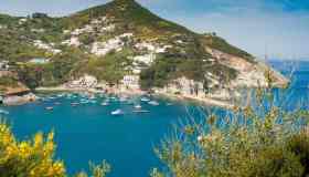 Le spiagge più belle delle Isole Ponziane, mare incontaminato e luoghi da sogno