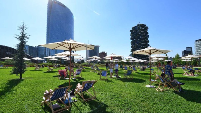 Milano: apre il primo lido tra i grattacieli