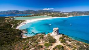 Mare in Sardegna low cost: 10 mete per l'estate