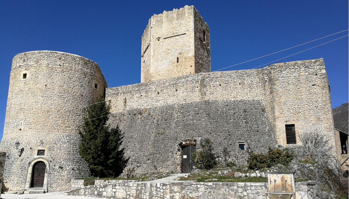 Castello Cantelmo 