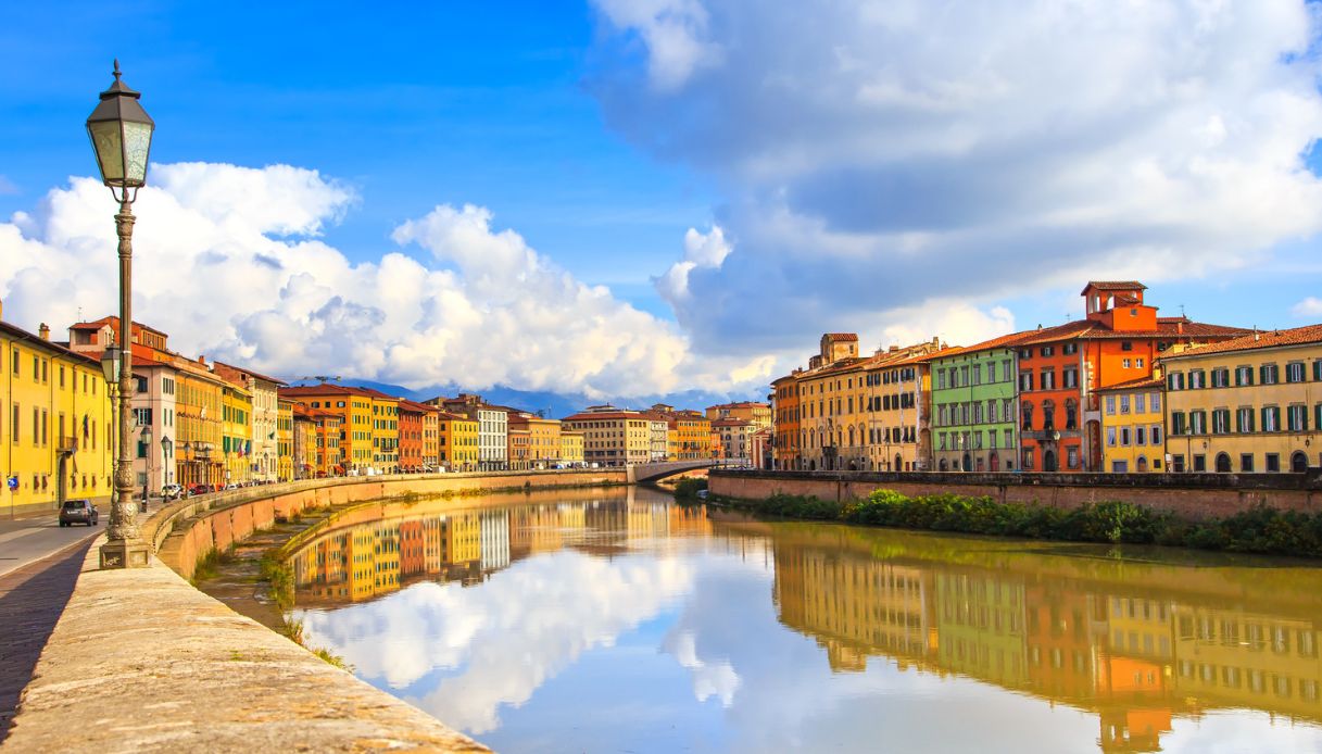 Pisa, i lungarni del fiume