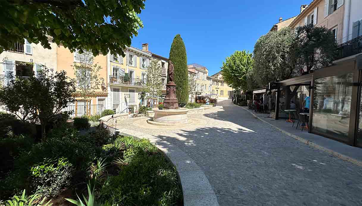 mougins