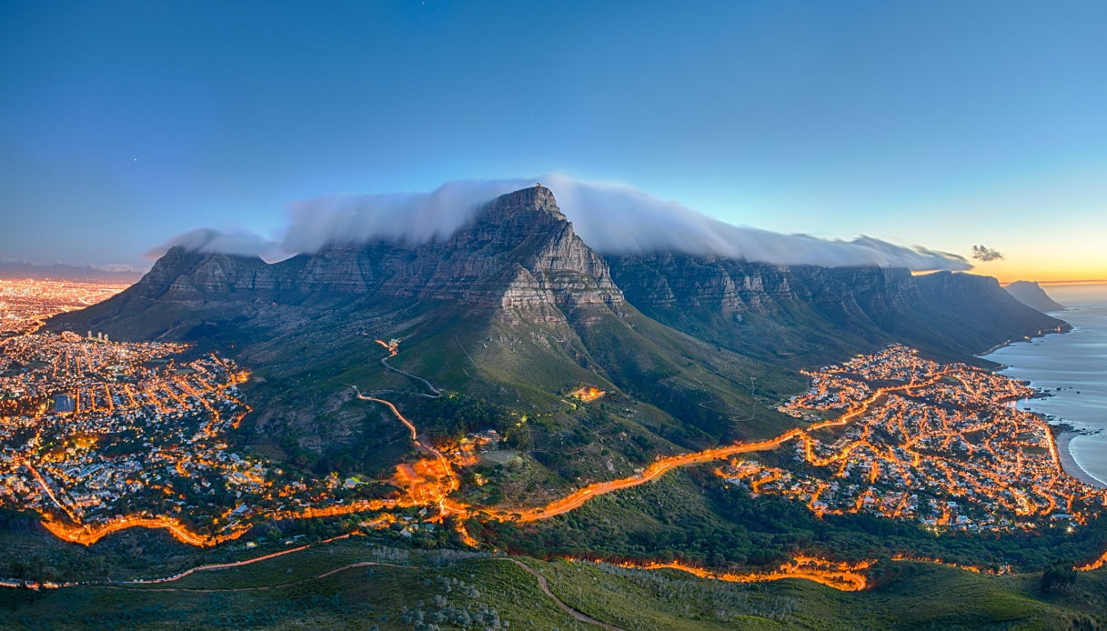 La leggendaria tovaglia bianca che avvolge Table Mountain | SiViaggia