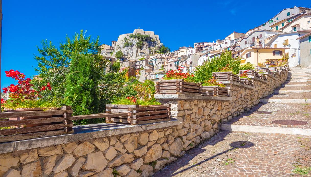 I meravigliosi borghi italiani rinati grazie agli artisti