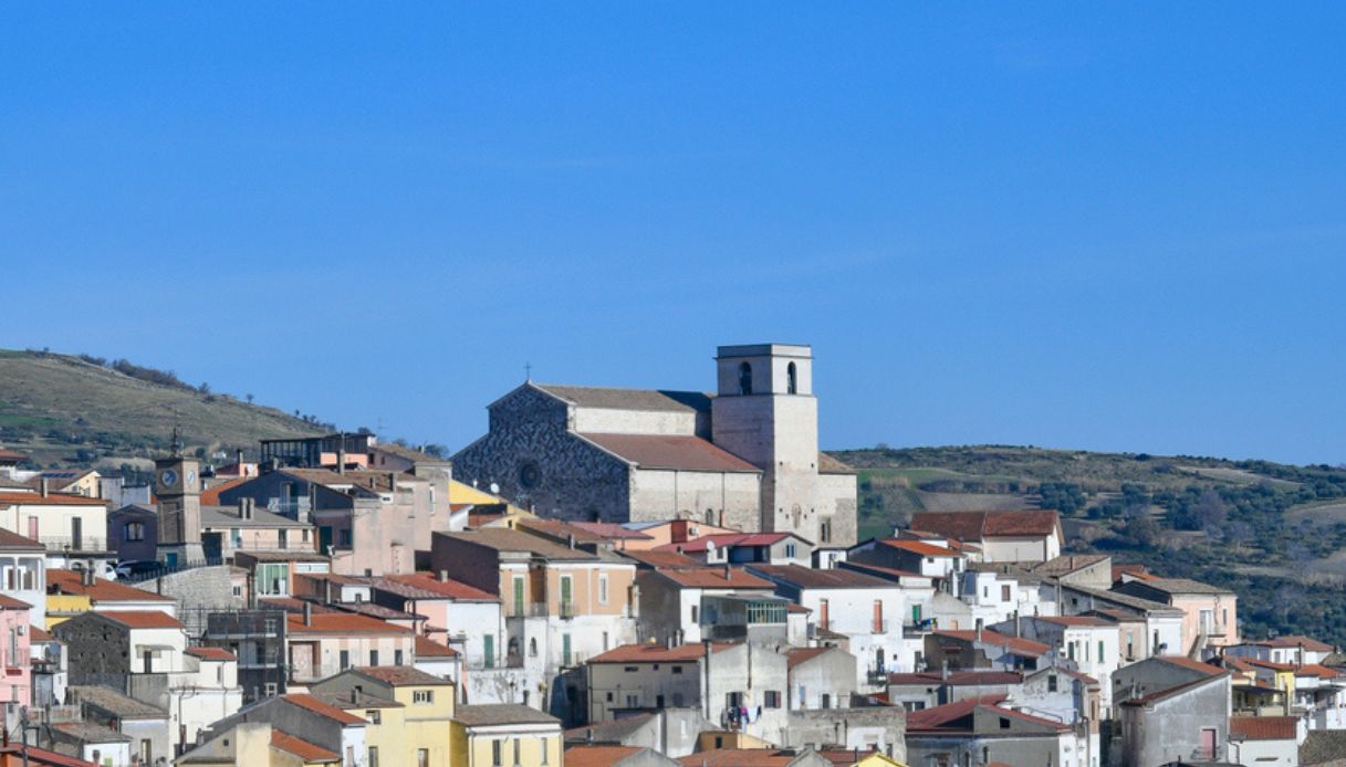 Vista del Borgo di Rapallo in Basilicata e della sua chiesa principale