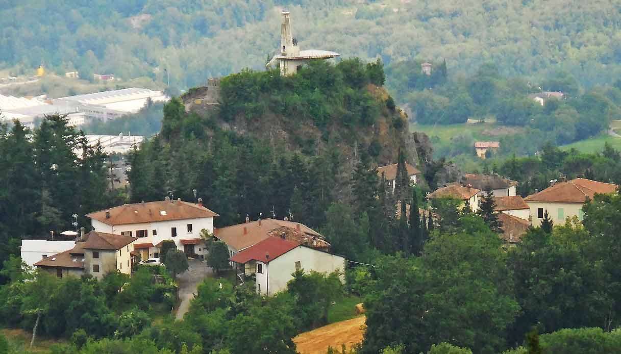 Gaggio_Montano-borgo-faro