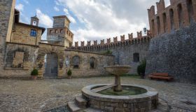 Vigoleno, il borgo che sorge dentro a un castello