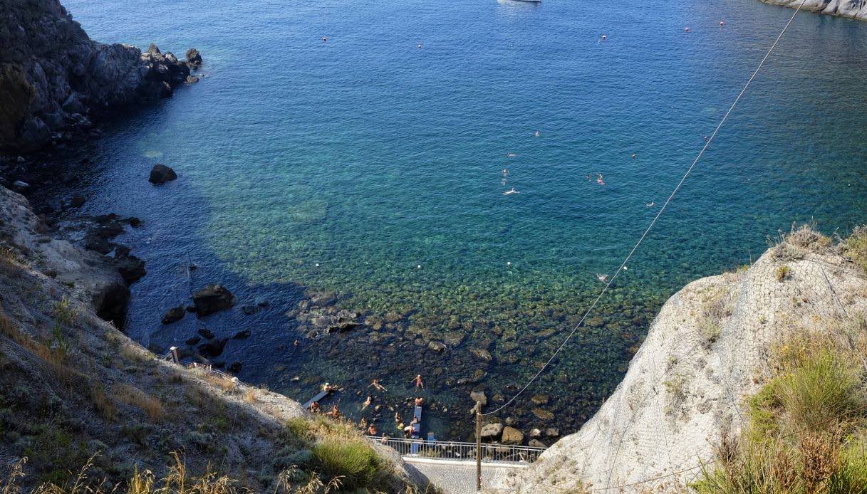 Le terme libere e naturali della Baia di Sorgeto