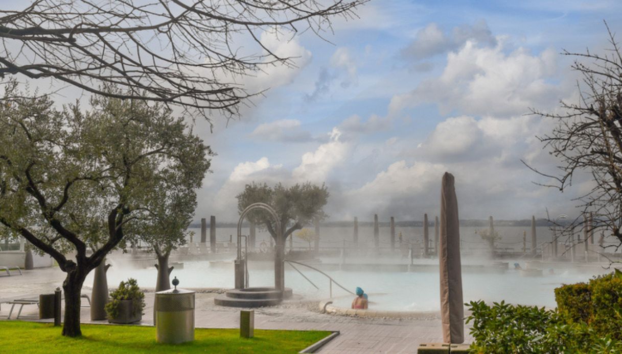 Centro termale all'aperto di Aquaria Thermal SPA sul Lago di Garda