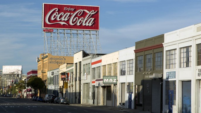 La ricordate l’iconica scritta Coca-Cola di San Francisco? Tra poco non esisterà più