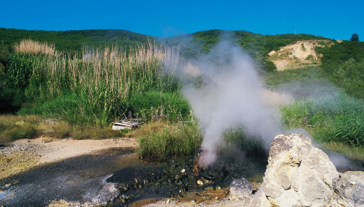 Sasso Pisano: il vapore nel Parco delle Fumarole