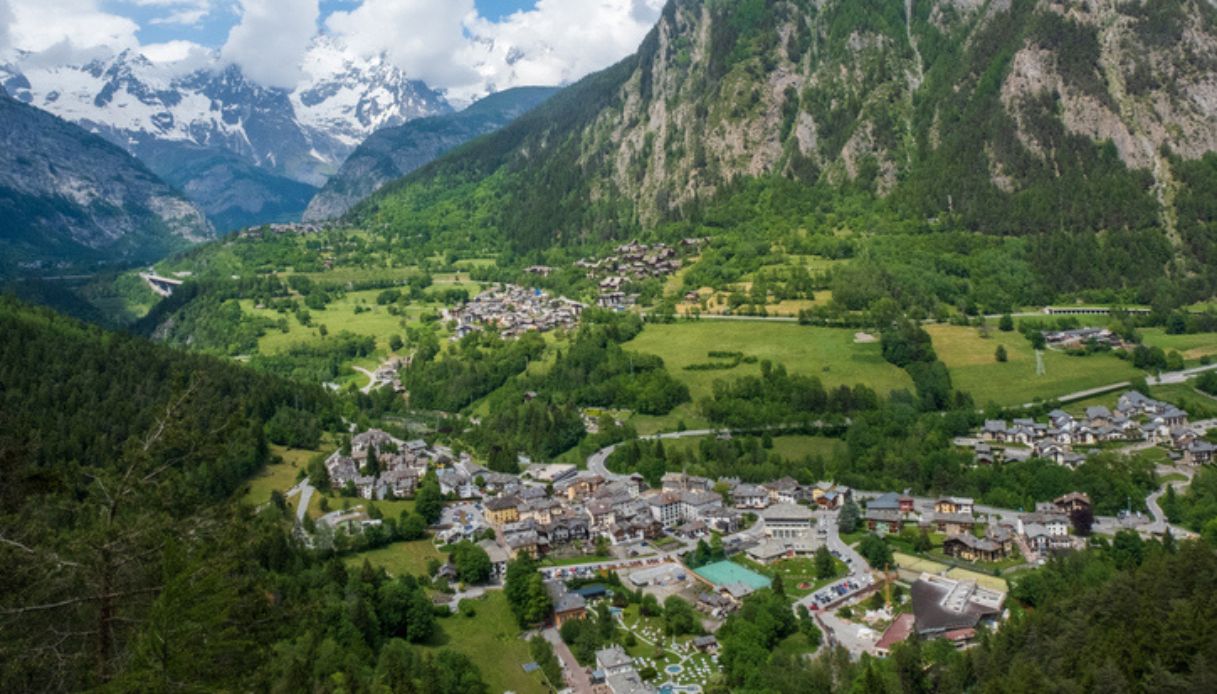 Vista dall'alto del centro termale all'aperto di Pré-Saint-Didier, in Alto Adige