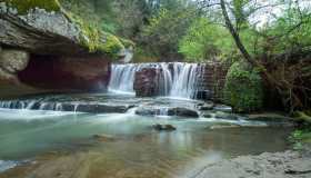 Cascate e case di roccia, ecco Chia il borgo tanto amato da Pasolini