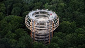 Le passeggiate verticali tra i boschi che rivelano i panorami più belli di sempre