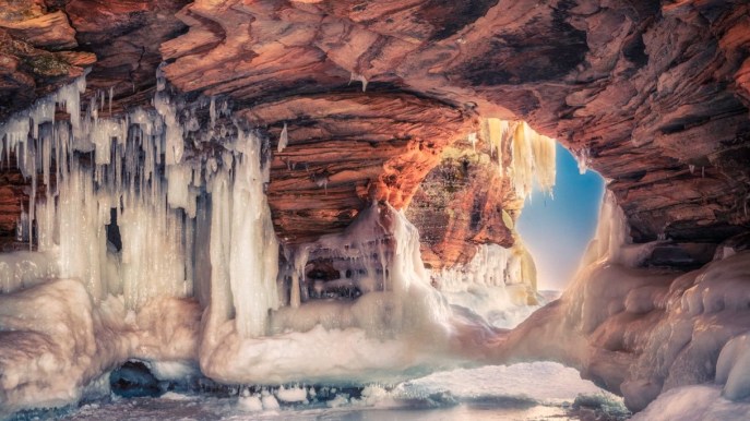 Isole degli apostoli: le caverne che danno spettacolo tutto l’anno