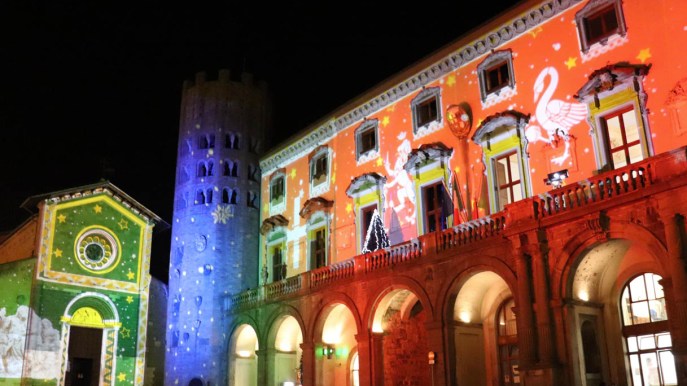Il Natale a Orvieto è un gioco di luci, arte e colori sui palazzi del borgo
