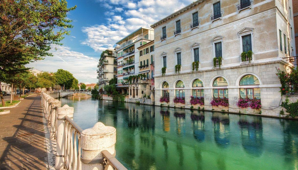 Non solo Venezia: l’Italia delle città e dei paesi attraversati da canali