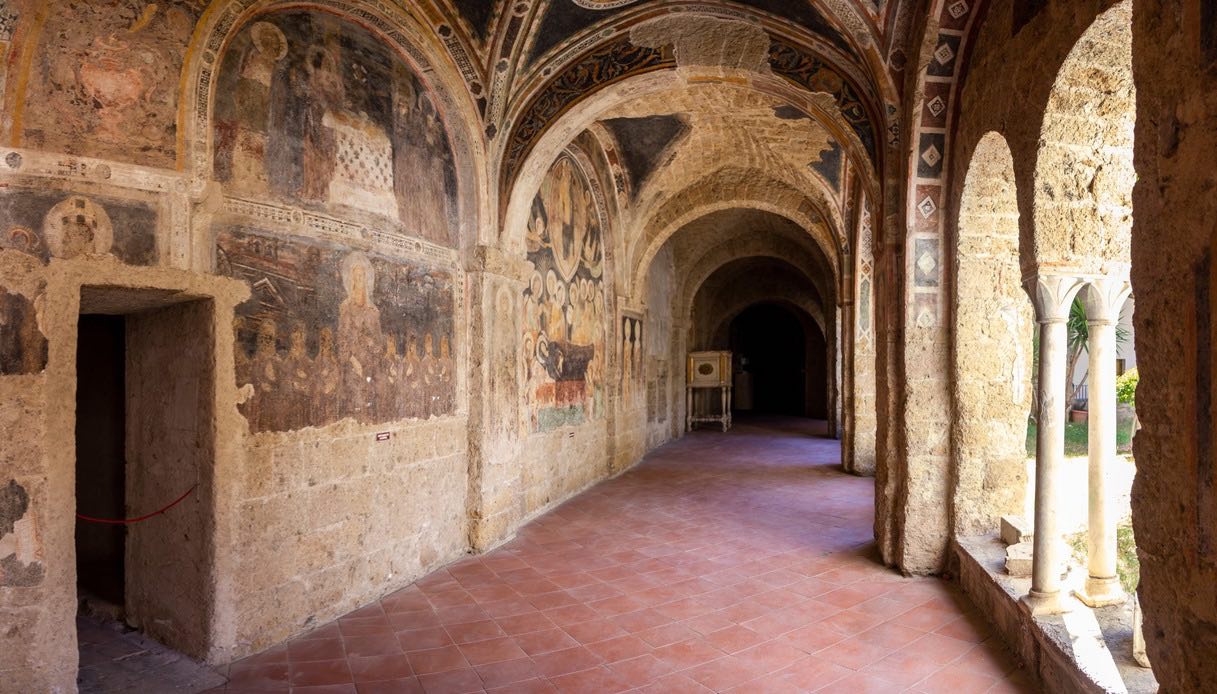 Le campate affrescate del Chiostro di San Francesco ad Aversa