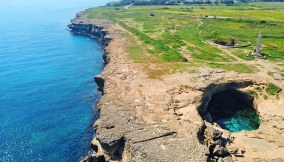 Roca Vecchia e l'incantevole Grotta della Poesia