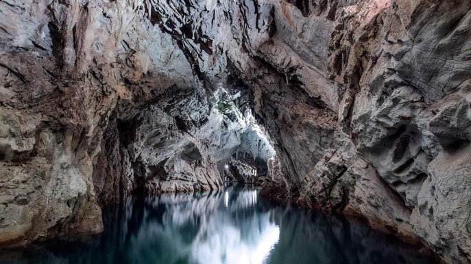 Le Grotte di Pertosa-Auletta, le sole in Italia con un fiume sotterraneo