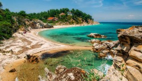 Il fascino selvaggio delle spiagge di Vourvourou