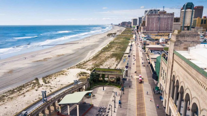 Atlantic City e il boardwalk degli hotel e i casinò