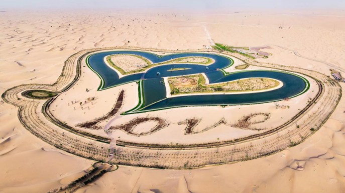 Dubai: i laghi nel deserto parlano la lingua dell’amore