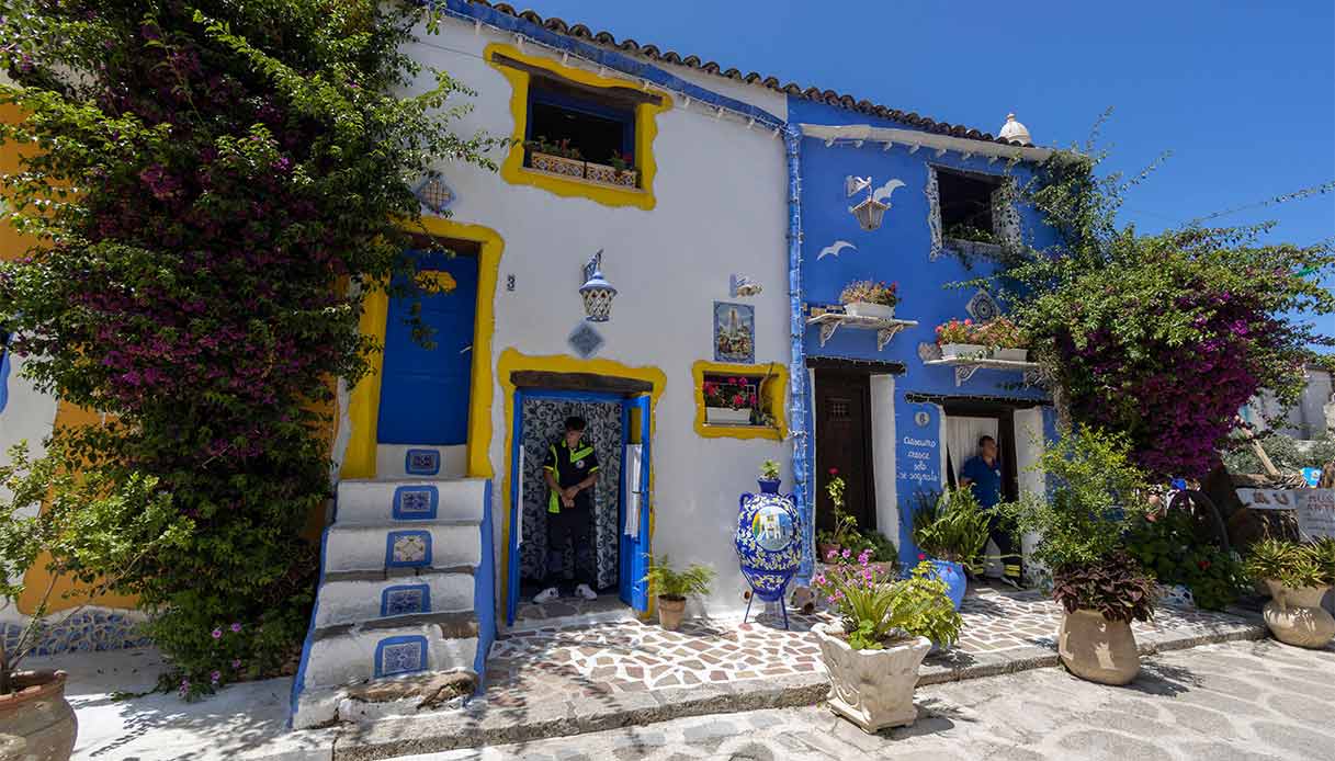 Borgo Parrini, il borgo siciliano che sembra dipinto da Gaudì