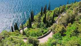 Le ripide stradine del lago di Garda