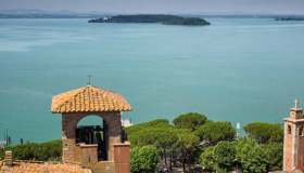 In Italia c’è un’isola che è già Covid-free sul Lago Trasimeno