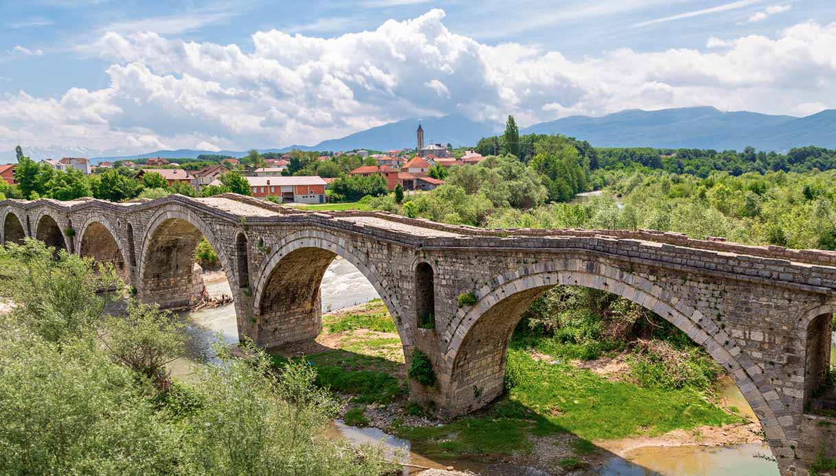 Kosovo, viaggio nel Paese più giovane d’Europa