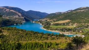 Laghi meno conosciuti d'Italia: quali visitare in estate