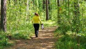 Tutti pazzi per il “plogging”, il nuovo trekking per gli amanti della natura